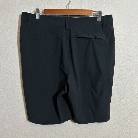 Under Armour Men’s Tech Cargo Shorts 34 Black Golf Stretch Casual 10" Inseam - Picture 3 of 6